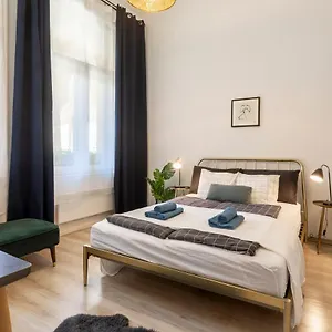 Deluxe Downtown By Elisabeth Appartamento